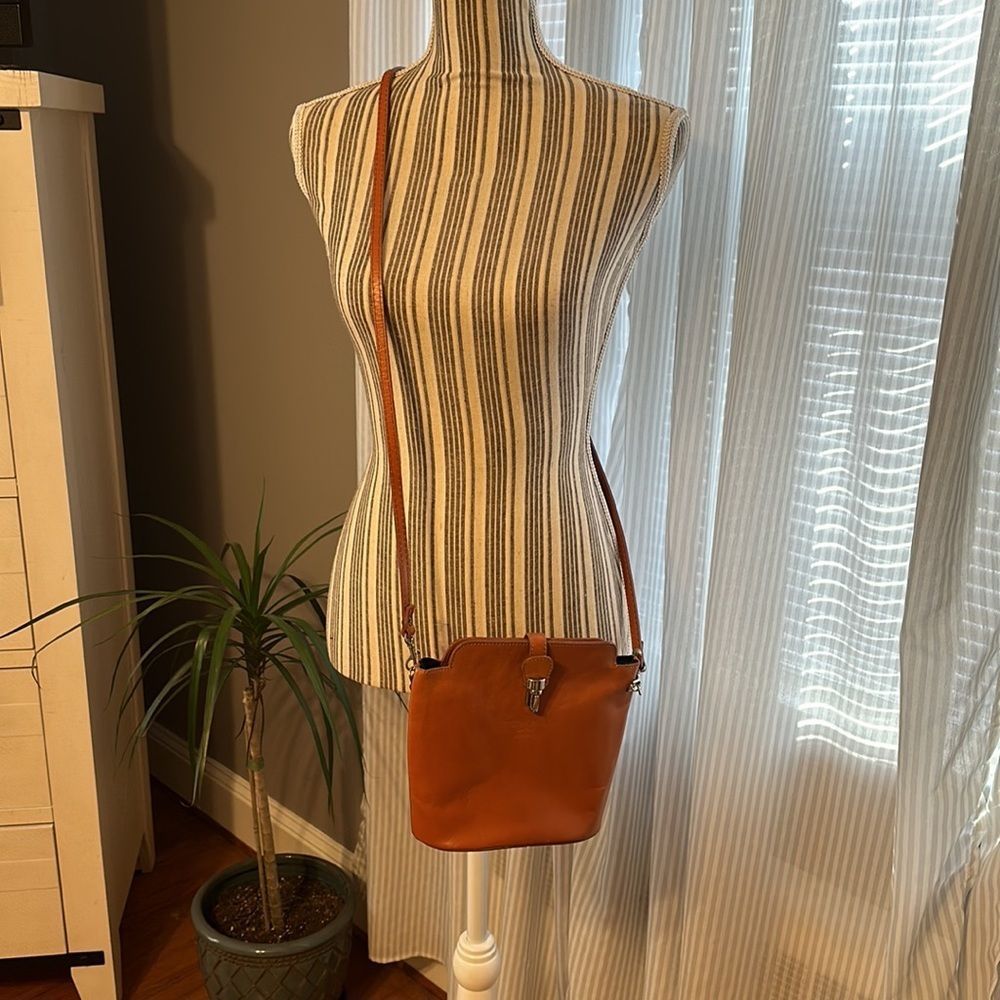 Persaman New York Orange Crossbody Bag - Picture 10 of 11